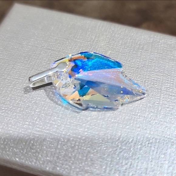 Aurora Borealis Leaf Pendant ā Sterling Silver Crystal Necklace | Northern Light - Picture 2 of 5